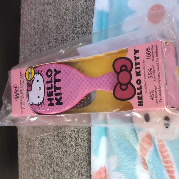🆕📢 Just In.....Hello Kitty Wet Brush Detangler - Picture 4 of 7